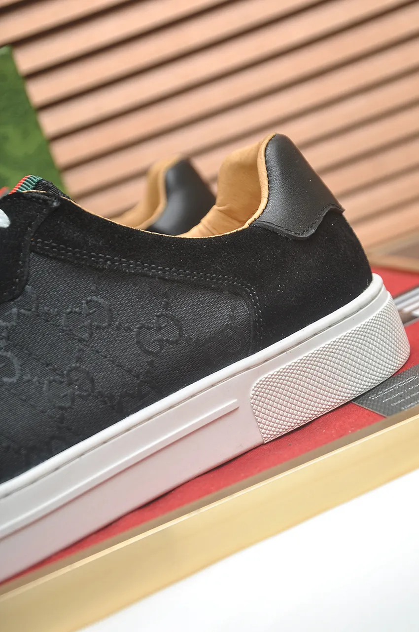Men's shoes 💰400💶 [GUCCI Gucci] official website 1:1 men's sports shoes are now on the market, using original Gucci fabric + gluten lining, plus the official website original 1:1 comfortable outsole. Fashionable and versatile, super comfortable and breathable. 5 colors available, standard shoe size 38/45 (custom-made sizes 45 are non-refundable)